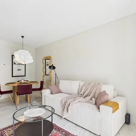 Mazarin Apartment- Private Parking شقة *